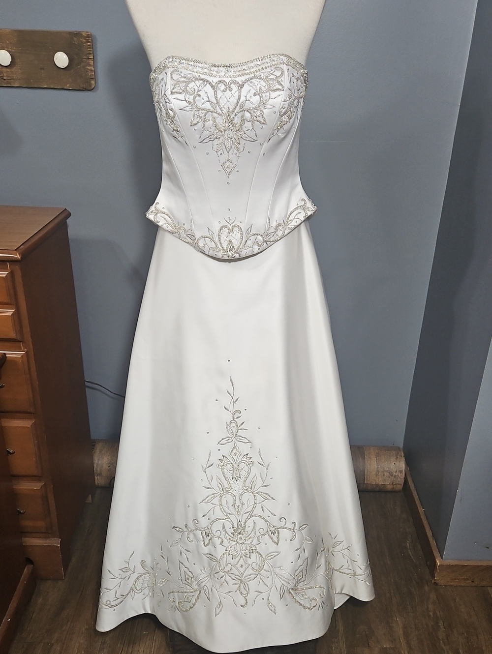 Da Vinci, 2 Pc , Wedding Gown, Corset Bodice, Lace Up , Silver Embroidery, Sz 2